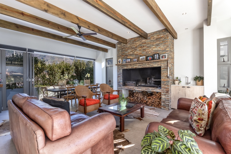 4 Bedroom Property for Sale in Lemoenkloof Western Cape